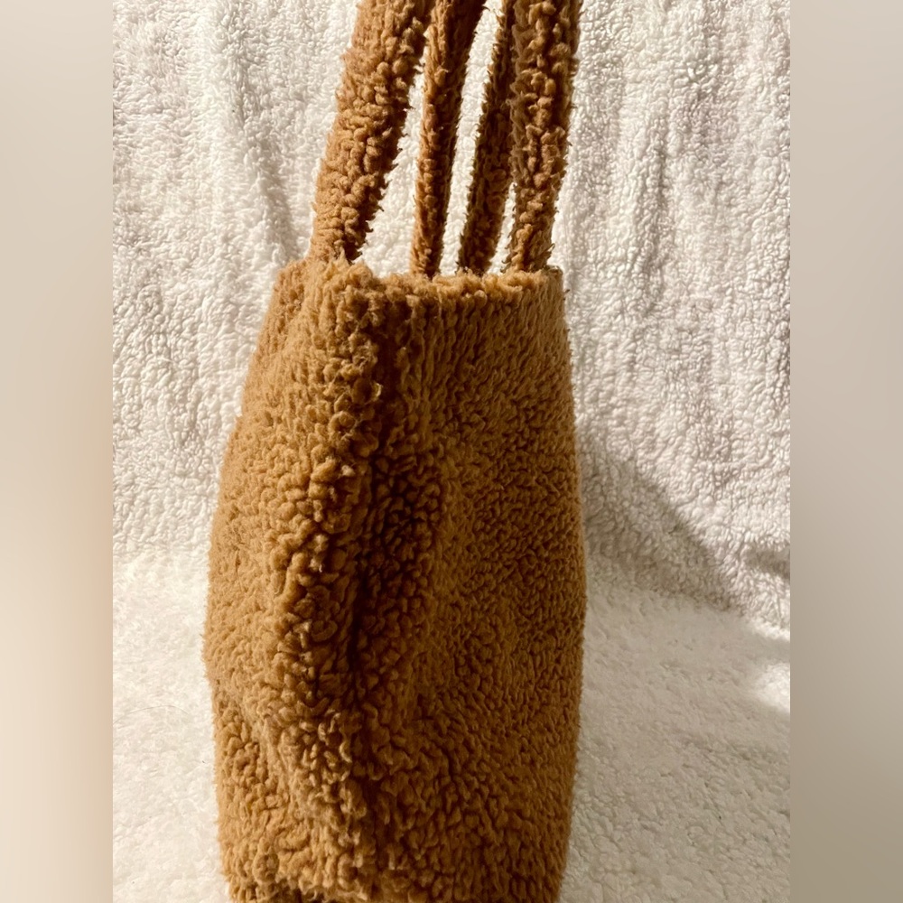VS Pink Sherpa Tote Bag - Picture 2 of 5